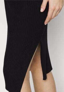 Strikket Kjole - Black -Fab Five Mote Butikk 03ab5a1bed5540039e9c71e18a0078eb