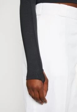 Even&Odd Topper Langermet - Black 13 Even&Odd Topper Langermet - Black -Fab Five Mote Butikk 04280ea2ab6b46f2a9a1222253535c94