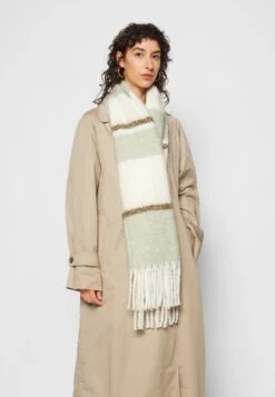 Even&Odd Sjal - Green/White 11 Even&Odd Sjal - Green/White -Fab Five Mote Butikk 05498f1e32b44f71b5ceb16e5744a907