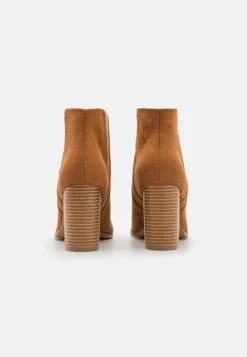 Ankelboots Med Høye Hæler - Cognac -Fab Five Mote Butikk 07f6d1a375cf45bda16d4d00f10d0823