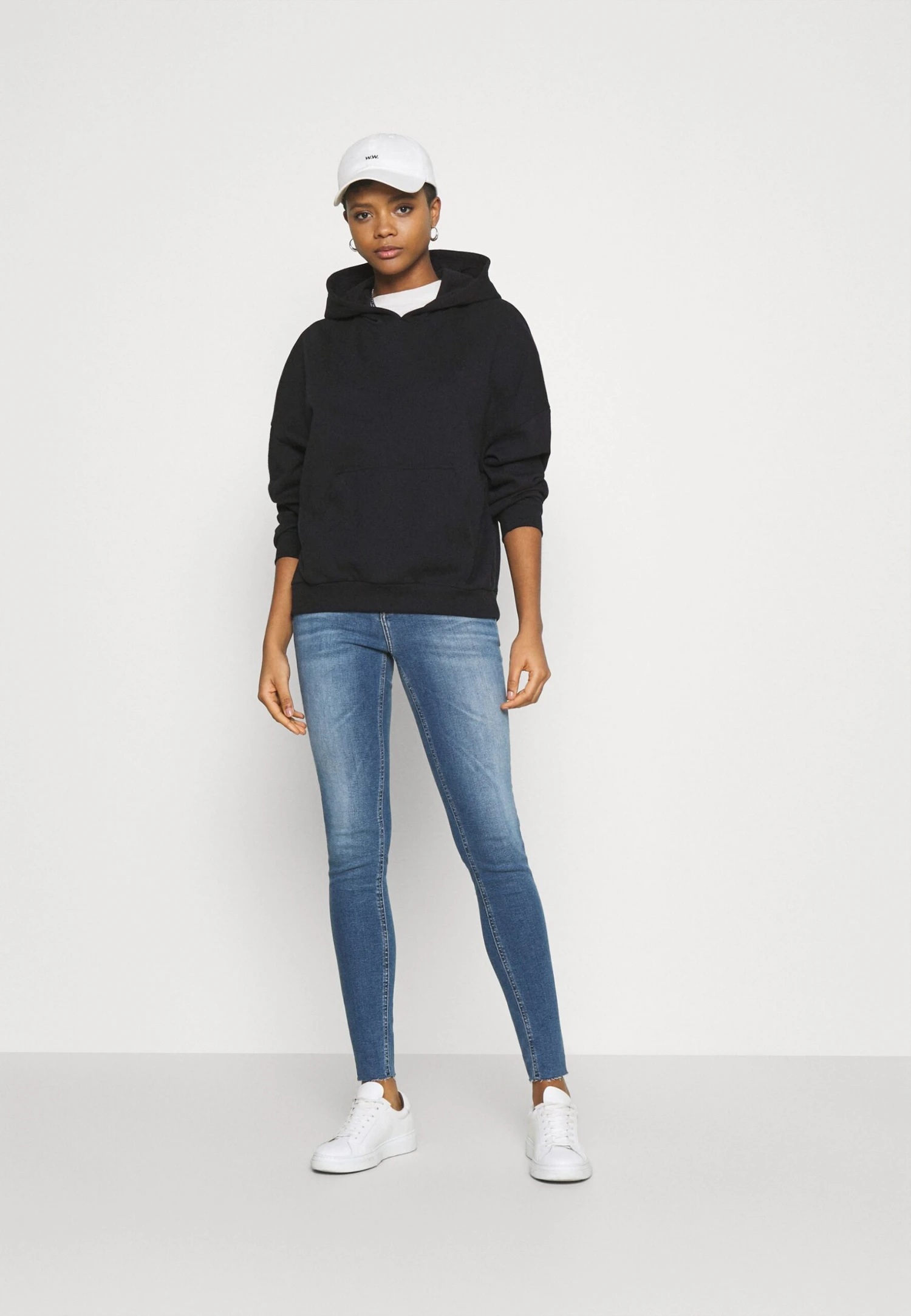 Even&Odd Hoodie Long Without Drawcord And Pocket - Hoodie - Black 4 Even&Odd Hoodie Long Without Drawcord And Pocket - Hoodie - Black - Bilde 2