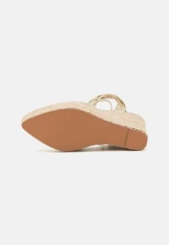 Platåsandaler - Gold 12 Platåsandaler - Gold -Fab Five Mote Butikk 10bb7b6acae3471b89d320215934500d