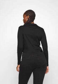 Topper Langermet - Black 10 Topper Langermet - Black -Fab Five Mote Butikk 14a511ca46df4f76ac47400f2e2d60e3