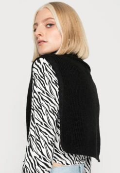 Even&Odd Cape - Black 11 Even&Odd Cape - Black -Fab Five Mote Butikk 17090c0bb5084c96890221000815ab11