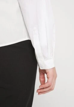 Even&Odd Bluse - White 23 Even&Odd Bluse - White -Fab Five Mote Butikk 195e0e8e45754fd88ad72ac45667e951