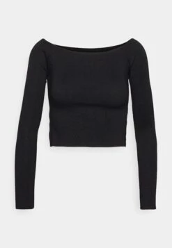 Offshoulder Basic- Strikkegenser - Black -Fab Five Mote Butikk 1b3fbc791afd44cb84625a8305ac4049
