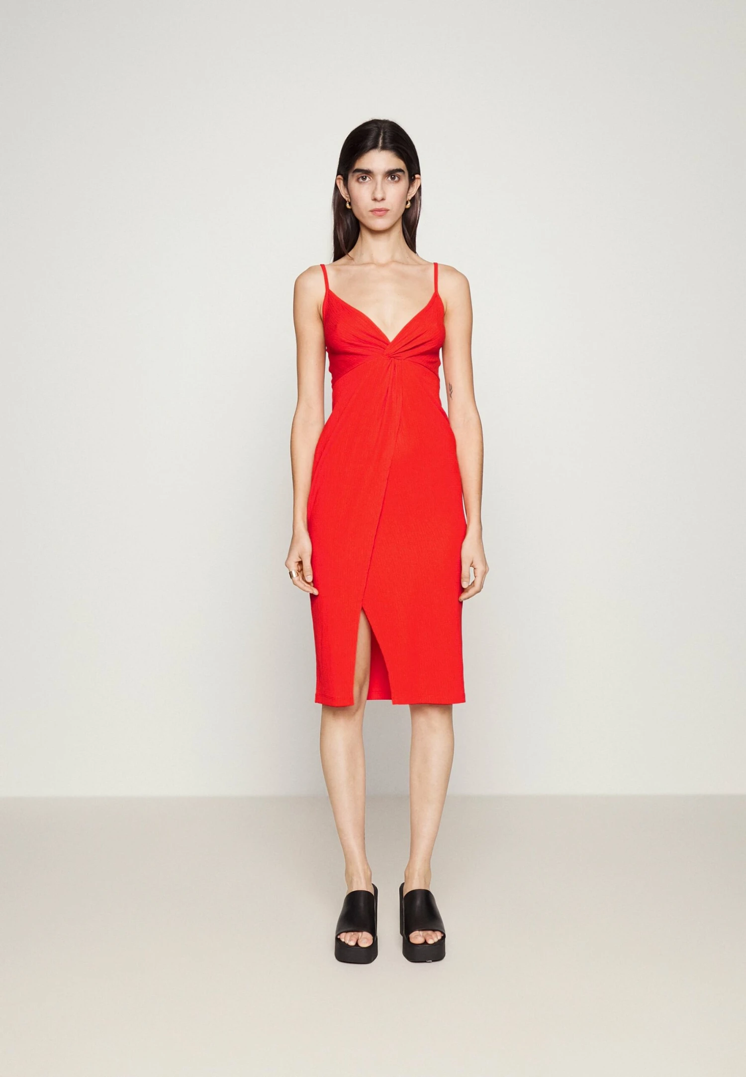 Even&Odd Eo-Ss23-C144-Sj / Strappy V Neck Knot Front Waist Midi Dress / 302 - Red - Kjole - Red 5 Even&Odd Eo-Ss23-C144-Sj / Strappy V Neck Knot Front Waist Midi Dress / 302 - Red - Kjole - Red - Bilde 3
