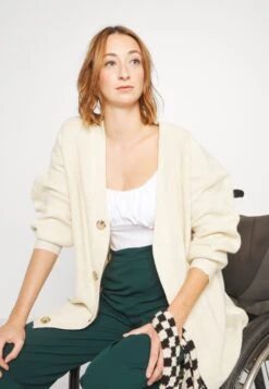 Even&Odd Cardigan - Beige -Fab Five Mote Butikk 25dcdcb1015c429b8601a3a6024cedff