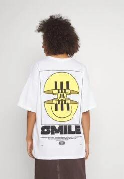 Even&Odd Cut Smile - T-Shirts Med Print - White