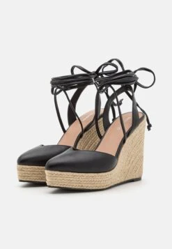 Platåsandaler - Black -Fab Five Mote Butikk 2fa4e3b0053944739af59146b37387e7