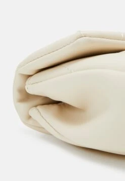 Even&Odd Clutch - Offwhite 10 Even&Odd Clutch - Offwhite -Fab Five Mote Butikk 31f8a620c1ab4a9bbbb0a6ae490e0d3e