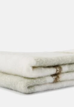 Even&Odd Sjal - Green/White 15 Even&Odd Sjal - Green/White -Fab Five Mote Butikk 32cceff87e634480a7b178d6b48c43b0