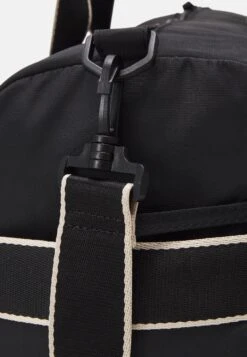 Even&Odd Weekendveske - Black -Fab Five Mote Butikk 33ce77cd544c47b4af619f480232e9b7