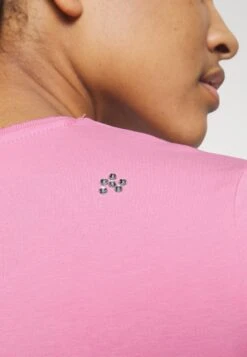 Even&Odd T-Shirts Med Print - Nude 11 Even&Odd T-Shirts Med Print - Nude -Fab Five Mote Butikk 3c2f8c4b9f0446819677dcdef6a17a4a