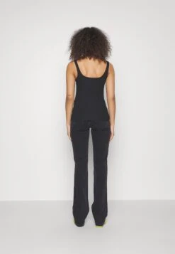 Flared Jeans - Black Denim 10 Flared Jeans - Black Denim -Fab Five Mote Butikk 3dfec485026a4fed8442c822b36377a4