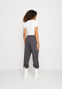 Even&Odd 3 Pack - T-Shirts - White/Black/Olive -Fab Five Mote Butikk 44188ebc6386424292ef7919e3e04579