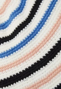 Even&Odd Hatt - White/Black/Blue -Fab Five Mote Butikk 47984f40344d40089e45e29acef4795f