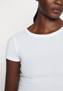 Even&Odd 2 Pack - T-Shirts - Black/White -Fab Five Mote Butikk 4aa4e8468f364106b208e411e3ccf65f