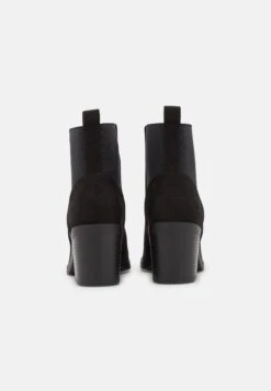 Støvletter - Black 10 Støvletter - Black -Fab Five Mote Butikk 4b72d7cd9dbe4440bd7ec9dc660a4e5e