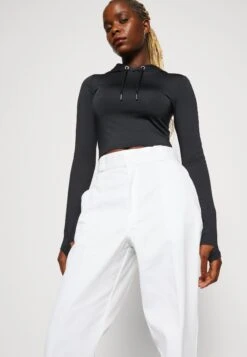 Even&Odd Topper Langermet - Black 11 Even&Odd Topper Langermet - Black -Fab Five Mote Butikk 4bd01f05d44445d390cd23da09dc4961