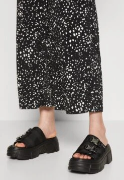 Even&Odd Jumpsuit - Black/White -Fab Five Mote Butikk 4cc010655eb541c2a3f6be04998389fe