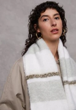 Even&Odd Sjal - Green/White 12 Even&Odd Sjal - Green/White -Fab Five Mote Butikk 54b1729ff4bc475fb28c426347b14781