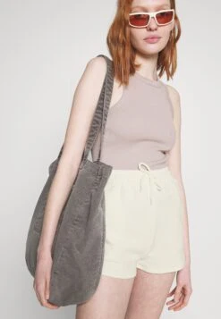 Even&Odd Shorts -Off-White 11 Even&Odd Shorts -Off-White -Fab Five Mote Butikk 5dbb3e6b49ce4a928e3a3c4985e90473