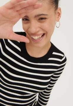 Even&Odd 2 Pack - Strikkegenser - Black / Off-White 13 Even&Odd 2 Pack - Strikkegenser - Black / Off-White -Fab Five Mote Butikk 63334b7799194d7fa75e95f6ef6e745e