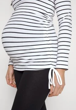 Topper Langermet - White/Black 15 Topper Langermet - White/Black -Fab Five Mote Butikk 787a359c7d3943e6ae52d16df0e15592