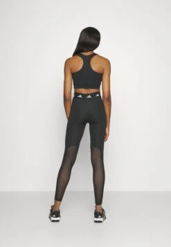 Sports-Bh-Er Med Medium Støtte - Black -Fab Five Mote Butikk 7bcc73c5fb254bdfb5e0917a083394c7