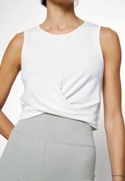 Topper - Off-White 13 Topper - Off-White -Fab Five Mote Butikk 7d275013c236427fabad33085831c31e