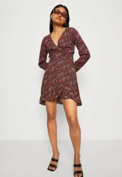 Even&Odd Kjole - Black/Pink 11 Even&Odd Kjole - Black/Pink -Fab Five Mote Butikk 822430b252c84e0a8c81cb95b98d5072