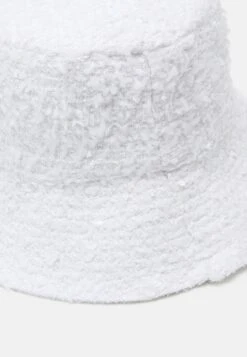 Even&Odd Hatt - Off White 9 Even&Odd Hatt - Off White -Fab Five Mote Butikk 8ba09acb46534ab8be6727c73d21e465