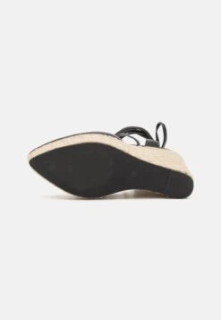 Platåsandaler - Black -Fab Five Mote Butikk 8cc55599c8104fac9dfe65501965e9bc