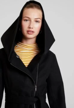 Even&Odd Kort Kåpe / Frakk - Black -Fab Five Mote Butikk 8d36bd0350724564ba1f515620849e7e