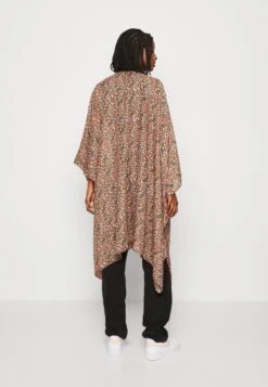 Even&Odd Lett Jakke - Red 10 Even&Odd Lett Jakke - Red -Fab Five Mote Butikk 8db7c20118964b33b3af20a46855d6ec