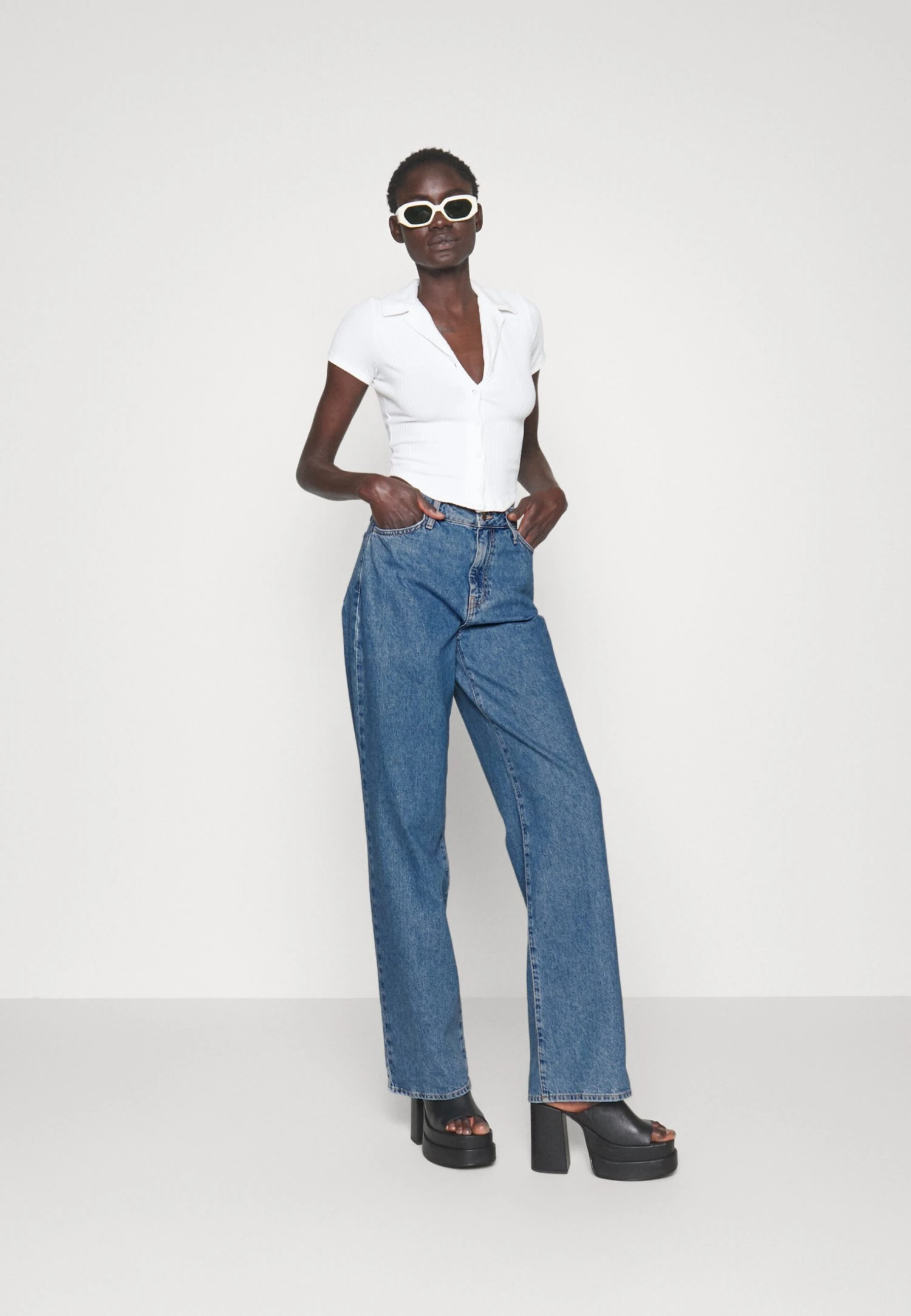 Jeans Relaxed Fit - Light Blue Denim 4 Jeans Relaxed Fit - Light Blue Denim - Bilde 2