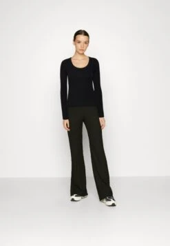 Even&Odd Ribbed - Variegated - Strikkegenser - Black 8 Even&Odd Ribbed - Variegated - Strikkegenser - Black -Fab Five Mote Butikk 8f33a66adc8940a58bfa983c1bdad9e9