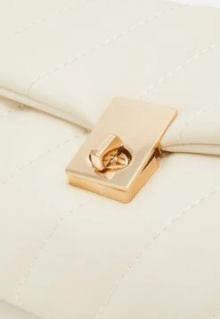 Even&Odd Clutch - Offwhite 11 Even&Odd Clutch - Offwhite -Fab Five Mote Butikk 8f5df142527d45a1ab798c224e99b618