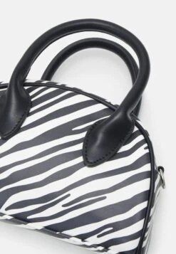 Even&Odd Skulderveske - Black/White 9 Even&Odd Skulderveske - Black/White -Fab Five Mote Butikk 91743ab858264d918a09e279ed2828d8