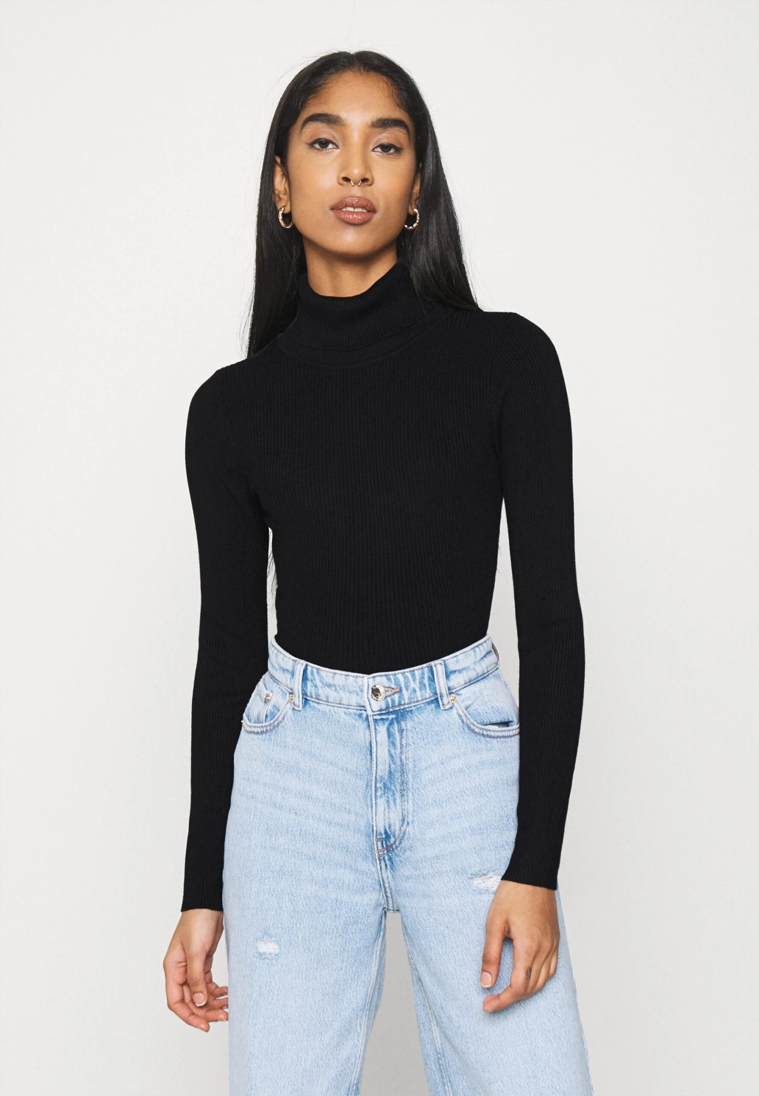 Even&Odd Cropped Turtle Neck 2 Pack - Strikkegenser - Black/ White 7 Even&Odd Cropped Turtle Neck 2 Pack - Strikkegenser - Black/ White - Bilde 5
