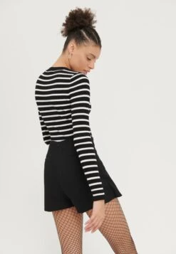 Even&Odd 2 Pack - Strikkegenser - Black / Off-White 10 Even&Odd 2 Pack - Strikkegenser - Black / Off-White -Fab Five Mote Butikk 975aa58e649a48bcba494a6646ed7e95