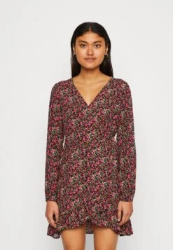 Even&Odd Kjole - Black/Pink