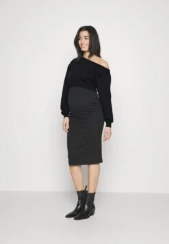 Sweatshirt - Black 11 Sweatshirt - Black -Fab Five Mote Butikk 9d583c1173134032a15fc951b2b46b40