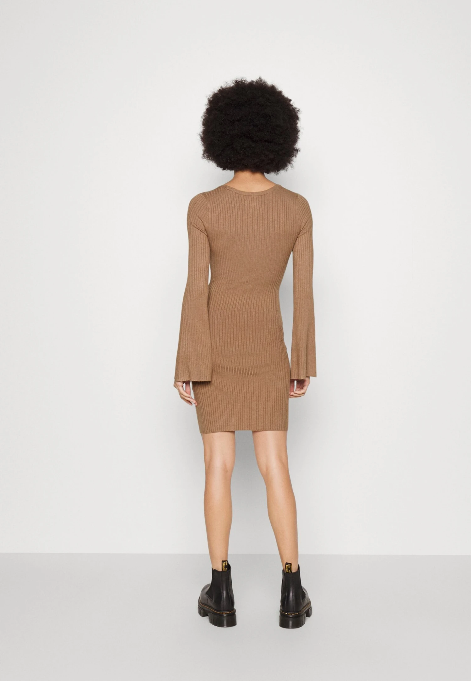 Even&Odd Knit Loose Fit Flared Sleeves Dress - Strikket Kjole - Camel 5 Even&Odd Knit Loose Fit Flared Sleeves Dress - Strikket Kjole - Camel - Bilde 3