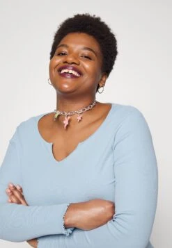 Bpdycon Fit Long Sleeve - Topper Langermet - Light Blue 11 Bpdycon Fit Long Sleeve - Topper Langermet - Light Blue -Fab Five Mote Butikk a684609c2b784667b7db4f9a2e6c6a8f