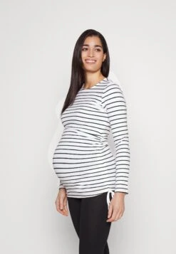 Topper Langermet - White/Black 13 Topper Langermet - White/Black -Fab Five Mote Butikk aafa526cdc304346b5a8838d1796d080