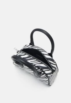 Even&Odd Skulderveske - Black/White 8 Even&Odd Skulderveske - Black/White -Fab Five Mote Butikk ad70ec8320c24b03ba2c658baf19b343