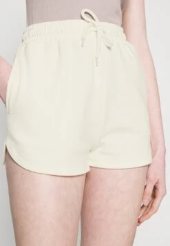 Even&Odd Shorts -Off-White 13 Even&Odd Shorts -Off-White -Fab Five Mote Butikk b2c6712cb78e44a592acce6b9995b894