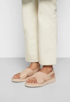 Even&Odd Platåsandaler - Beige 12 Even&Odd Platåsandaler - Beige -Fab Five Mote Butikk b435e7e9bd21485fabd41f4a08e6ecb9